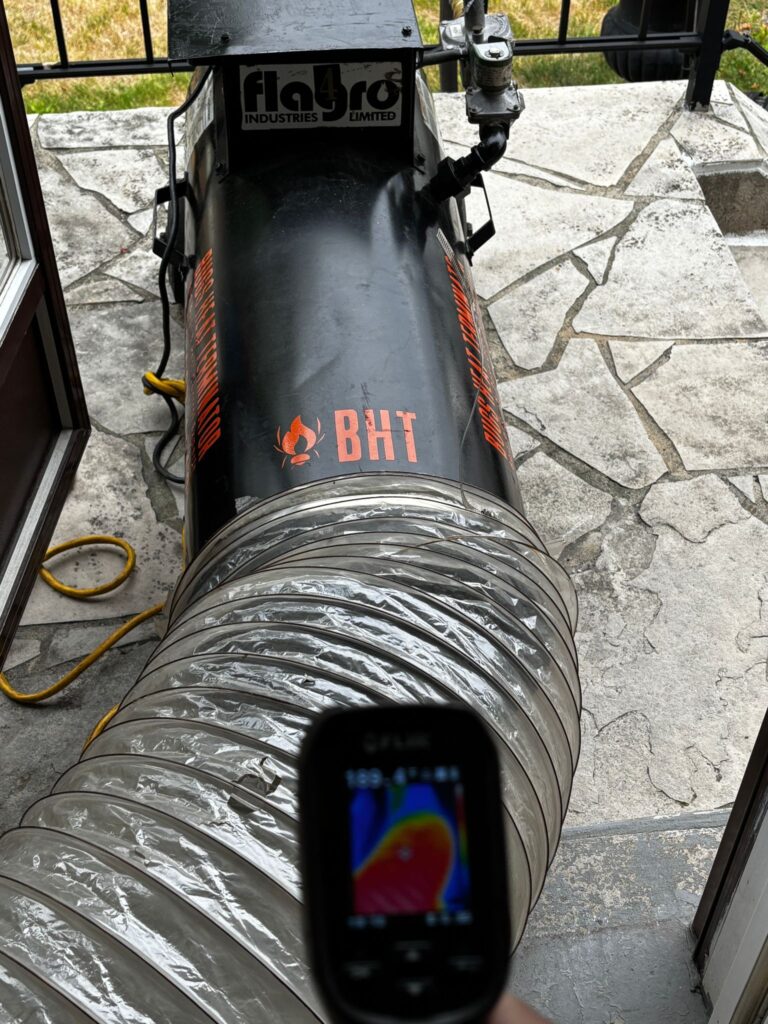 pest-control-expert-performing-heat-treatment-toronto